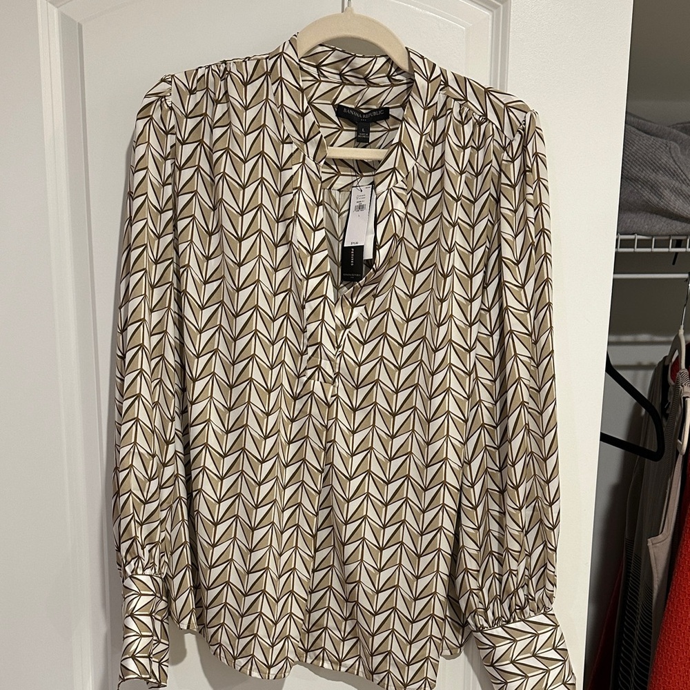 Banana Republic Cream and Brown Geometric Top size L. NWT
